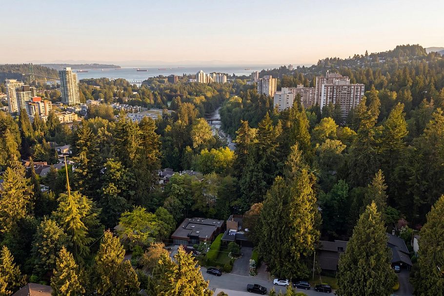 2221 Bowser Avenue North Vancouver, BC - 38