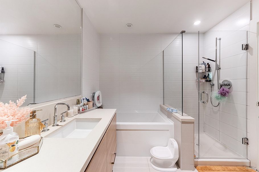 316 3606 Aldercrest Drive North Vancouver, BC - 13
