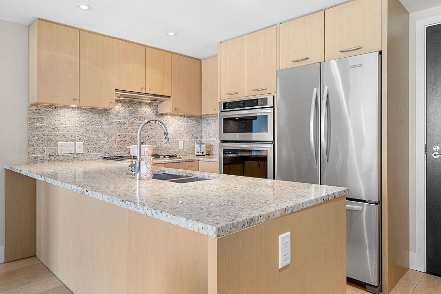 311 150 W 15 Street North Vancouver, BC - 4