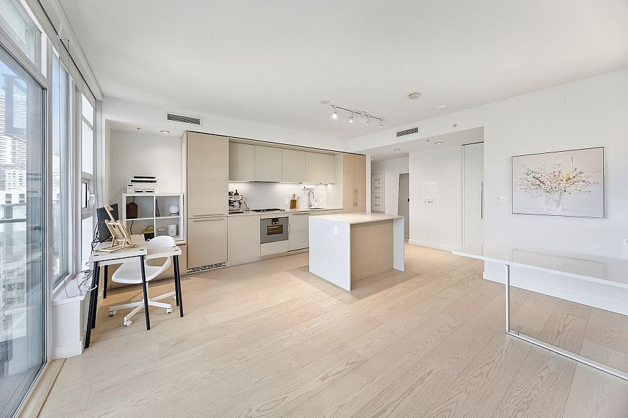 2103 1289 Hornby Street Vancouver, BC - 1