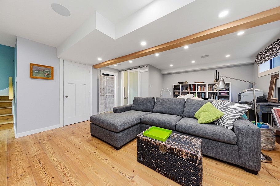 1126 Premier Street North Vancouver, BC - 25