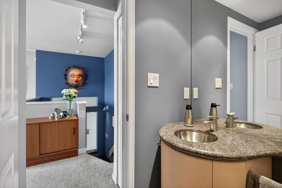 1261 W 7th Avenue Vancouver, BC - 22