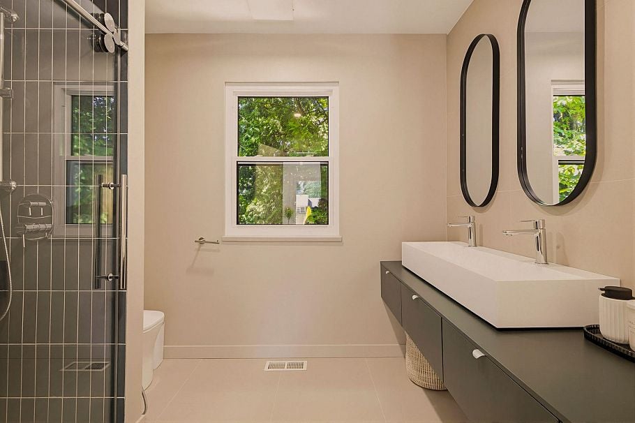 2221 Bowser Avenue North Vancouver, BC - 22