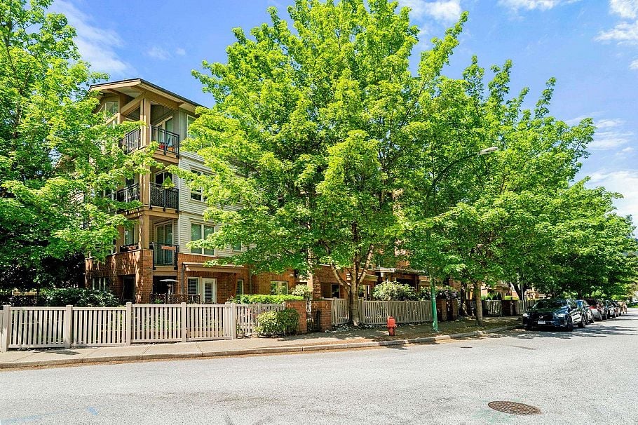 412 2601 Whiteley Court North Vancouver, BC - 35