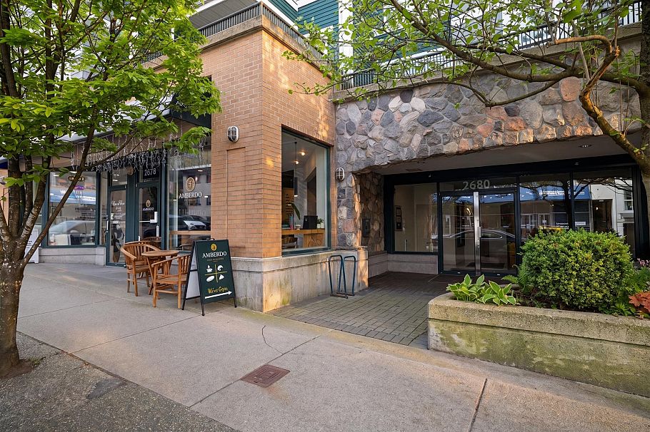 311 2680 W 4th Avenue Vancouver, BC - 1