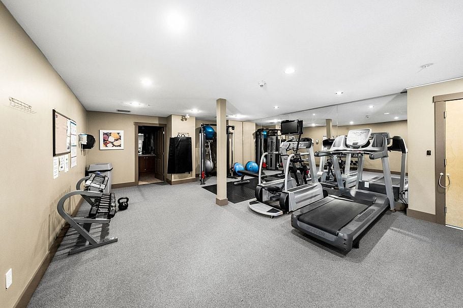412 2601 Whiteley Court North Vancouver, BC - 34