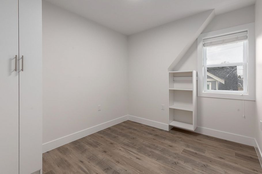 2255 E 35th Avenue Vancouver, BC - 23