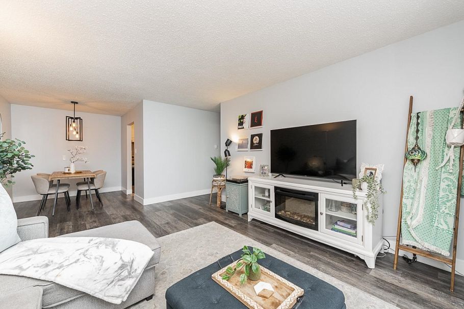 211 236 W 2nd Street North Vancouver, BC - 1