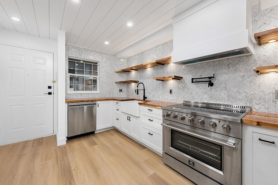 318 2238 Kingsway Vancouver, BC - 2