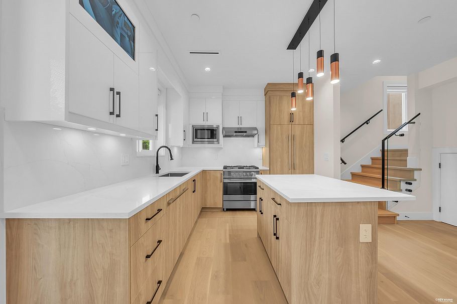 1620 E 53rd Avenue Vancouver, BC - 6