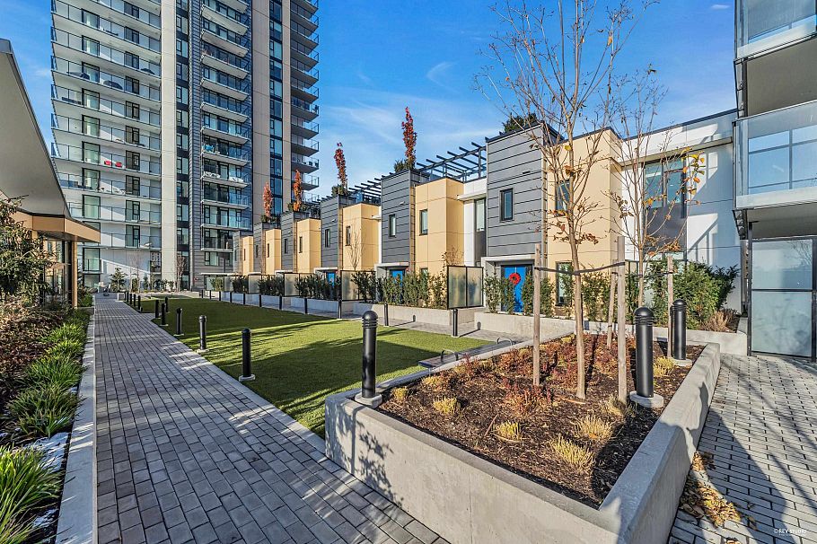 1906 1401 Hunter Street North Vancouver, BC - 28