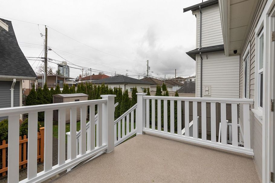 2255 E 35th Avenue Vancouver, BC - 28
