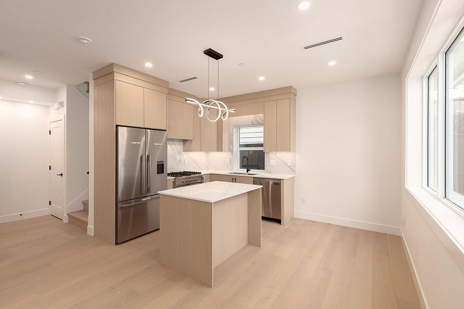 2 3635 Turner Street Vancouver, BC - 10