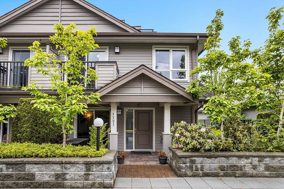 1121 St. Andrews Avenue North Vancouver, BC - 1