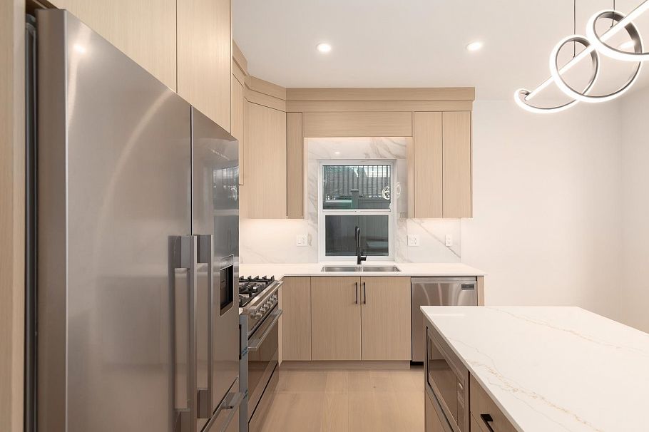 2 3635 Turner Street Vancouver, BC - 13