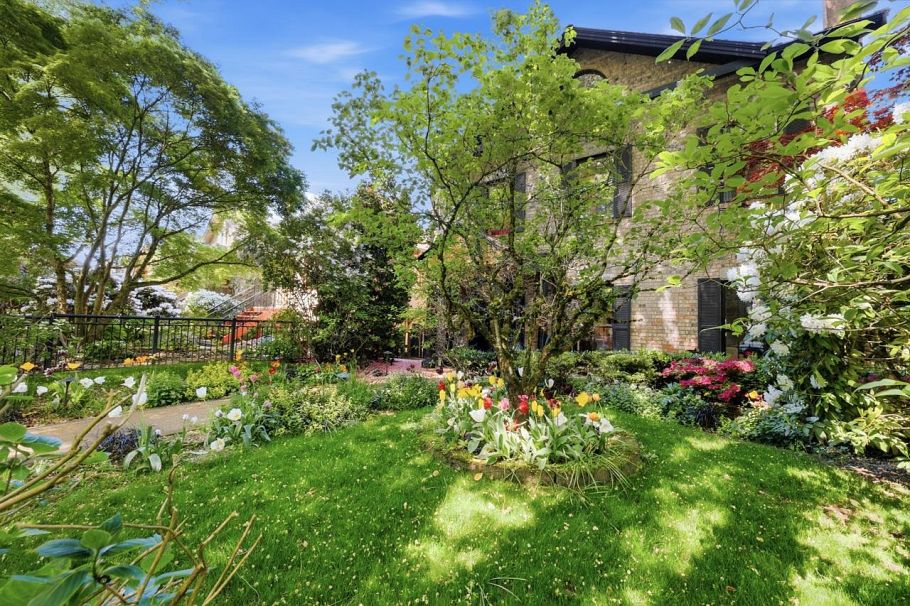 3253 W 24th Avenue Vancouver, BC - 3