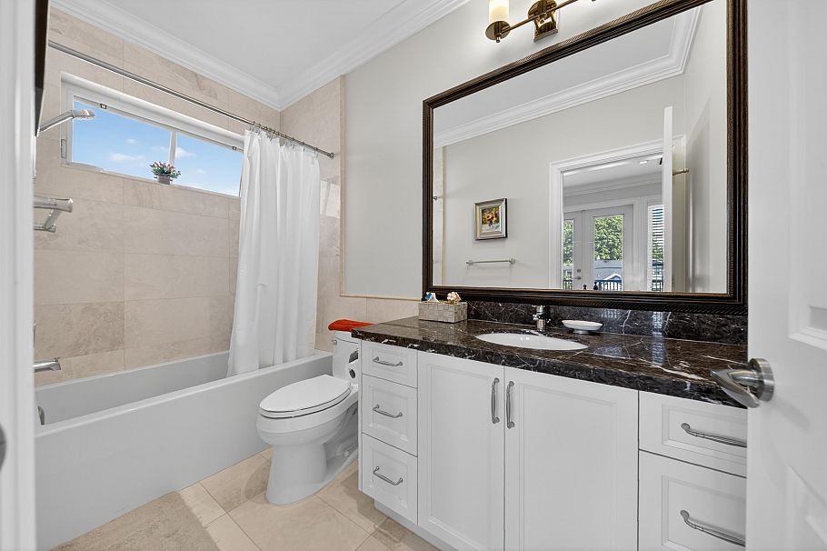 3285 W 12th Avenue Vancouver, BC - 30