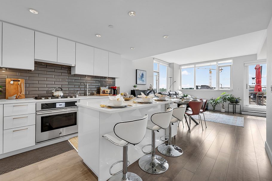 702 3451 Sawmill Crescent Vancouver, BC - 3