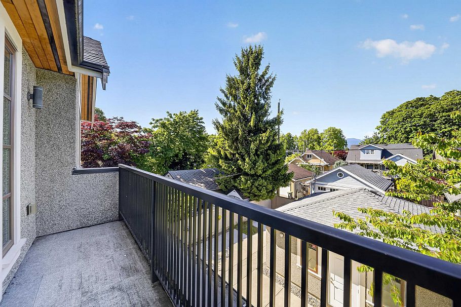 3285 W 12th Avenue Vancouver, BC - 31