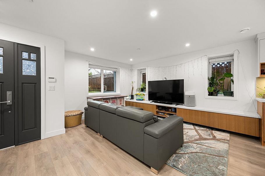 1452 E 20th Avenue Vancouver, BC - 3