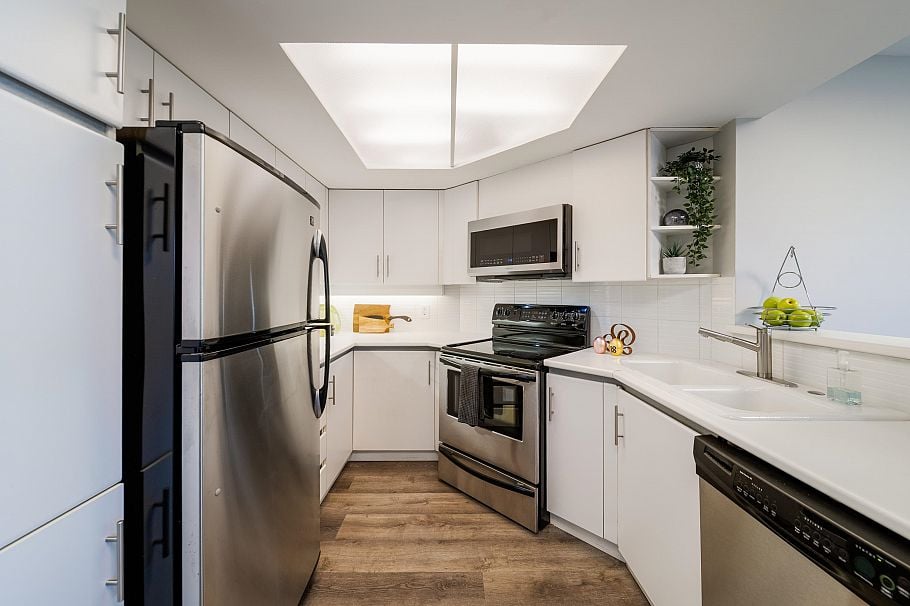 203 408 Lonsdale Avenue North Vancouver, BC - 13