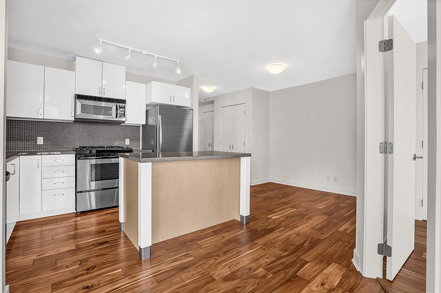 1206 155 W 1 Street North Vancouver, BC - 9