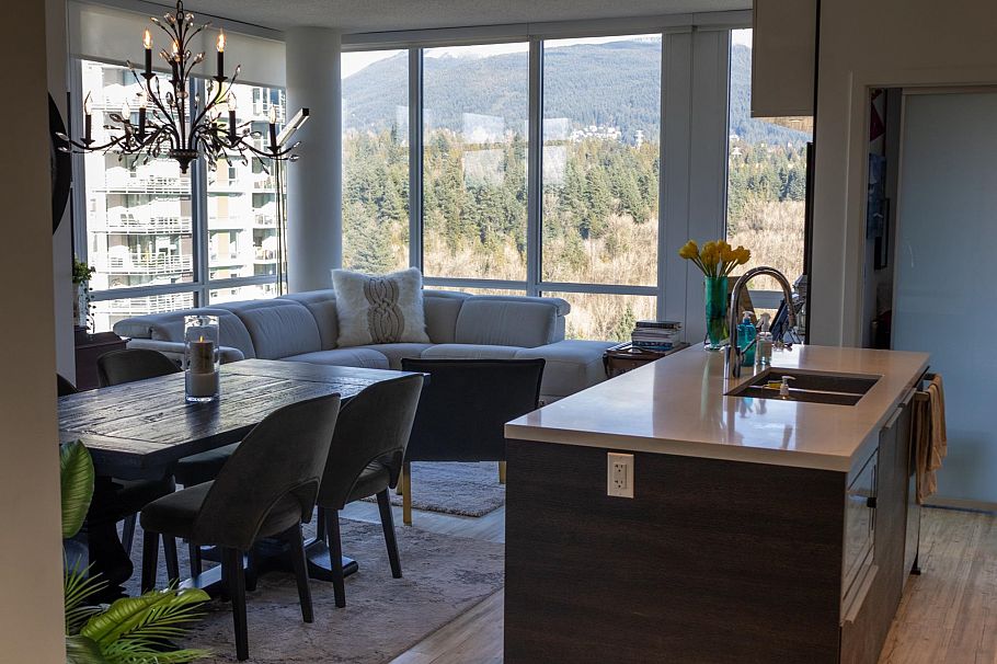 2405 1550 Fern Street North Vancouver, BC - 3