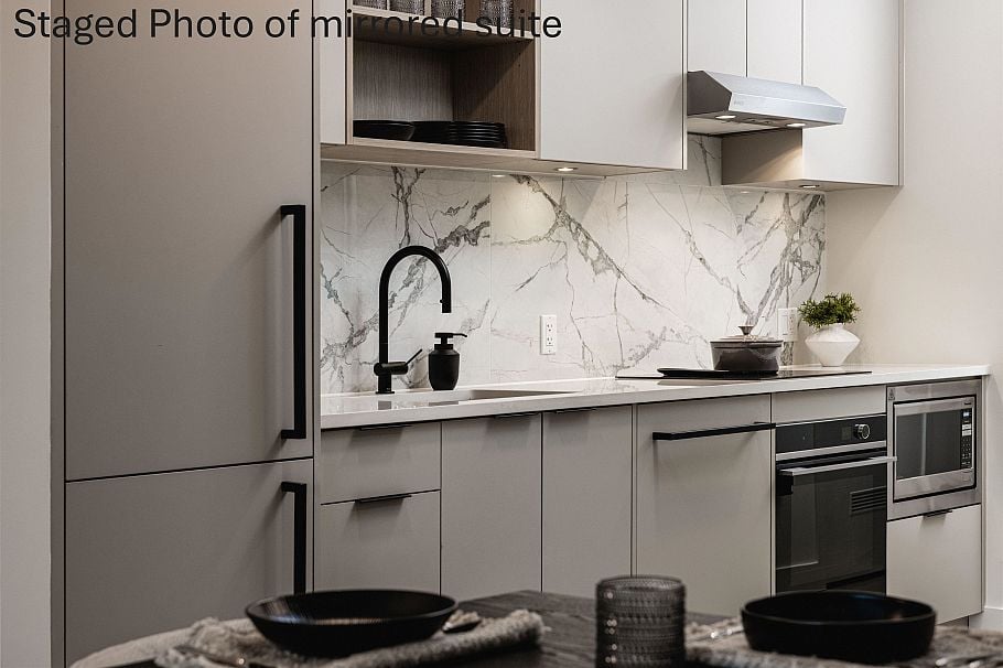 420 422 E 3rd Street North Vancouver, BC - 4