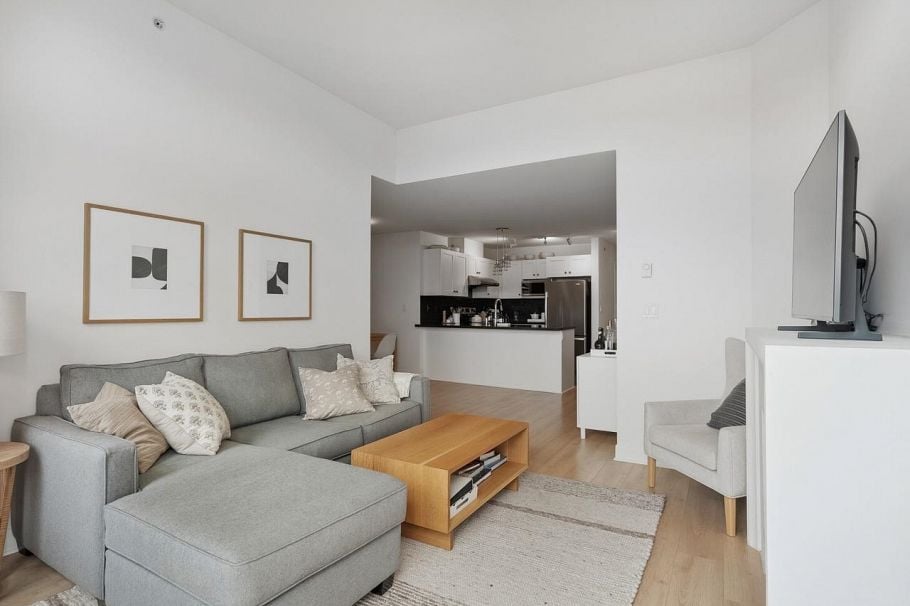 414 738 E 29th Avenue Vancouver, BC - 5