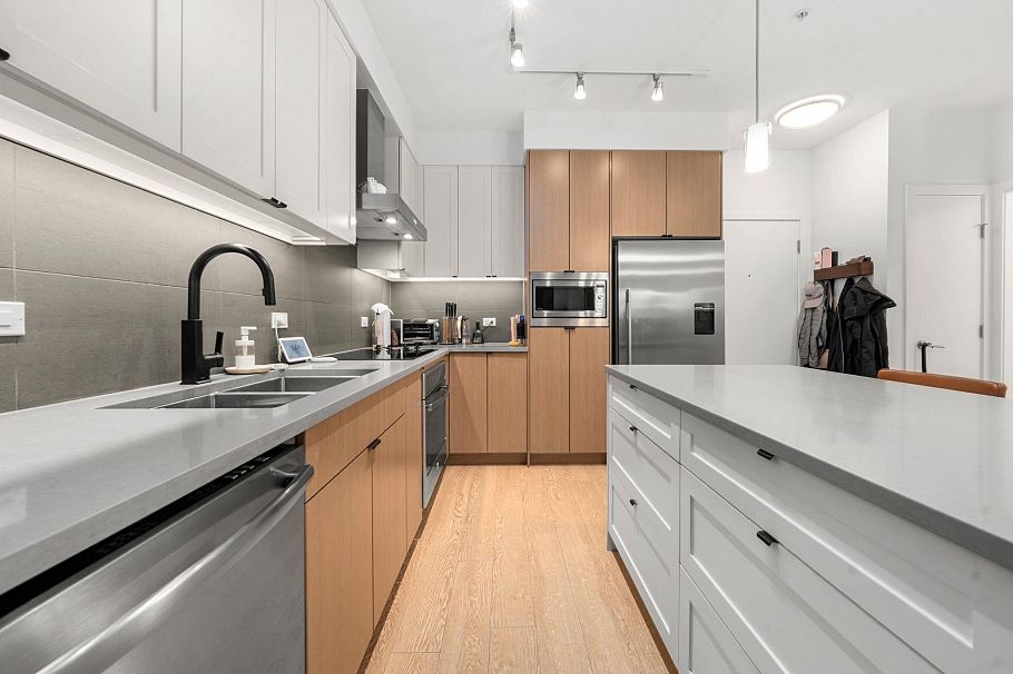 301 3205 Mountain Highway North Vancouver, BC - 10