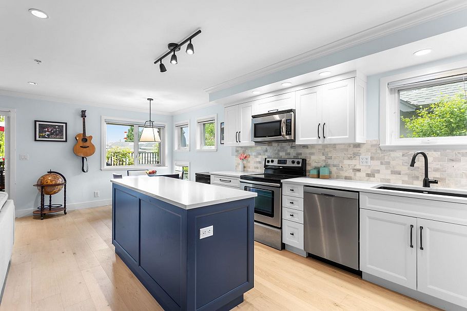 1121 St. Andrews Avenue North Vancouver, BC - 5
