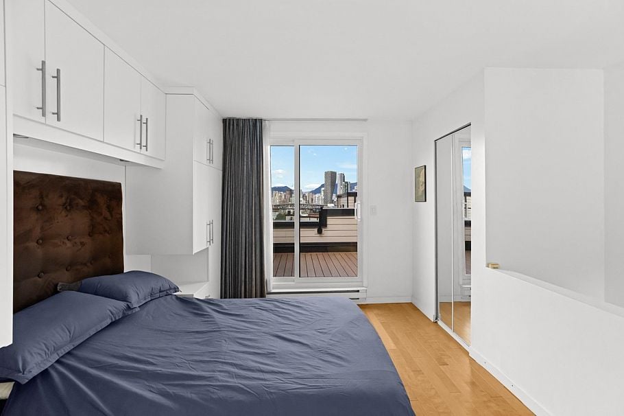 1286 W 7th Avenue Vancouver, BC - 22