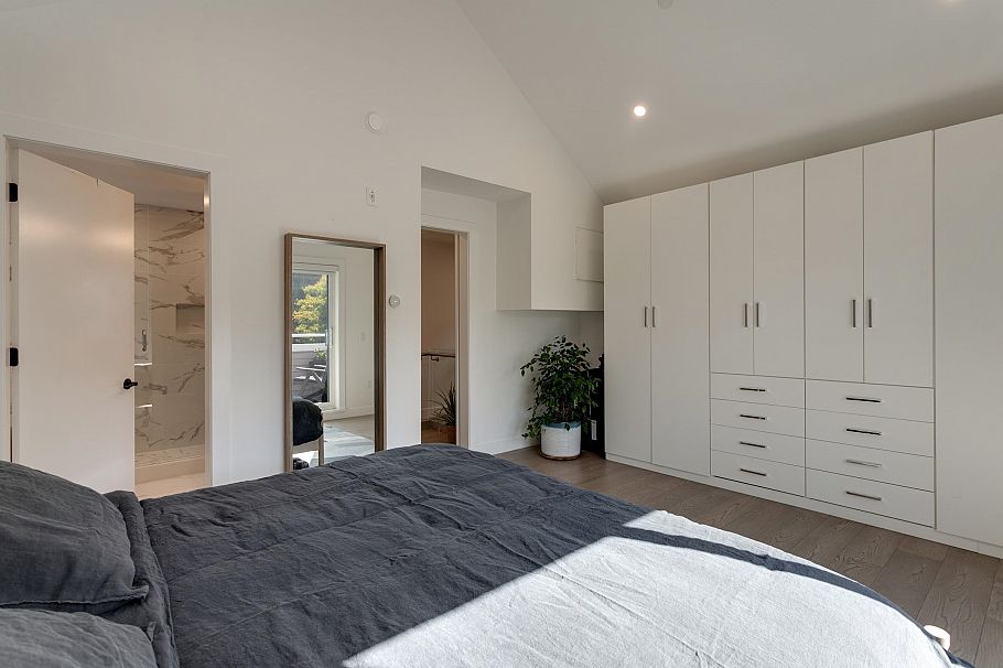1372 E 10th Avenue Vancouver, BC - 21