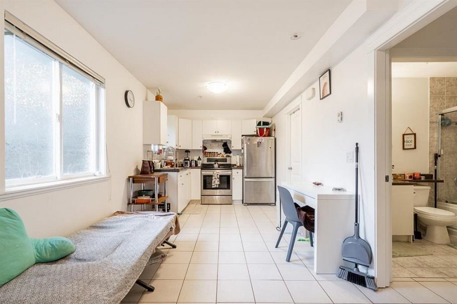 2849 Lakewood Drive Vancouver, BC - 3