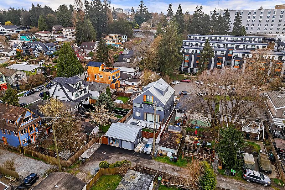 2 2091 E 20th Avenue Vancouver, BC - 3