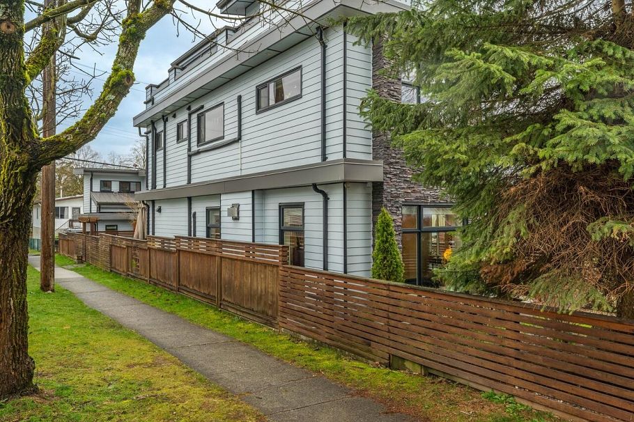 1805 E 37th Avenue Vancouver, BC - 3