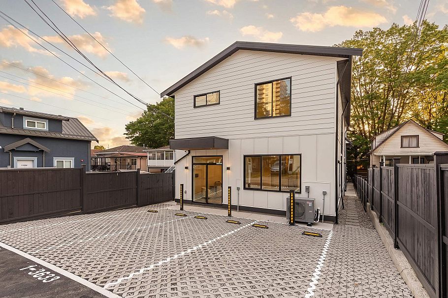 4 3635 Turner Street Vancouver, BC - 26