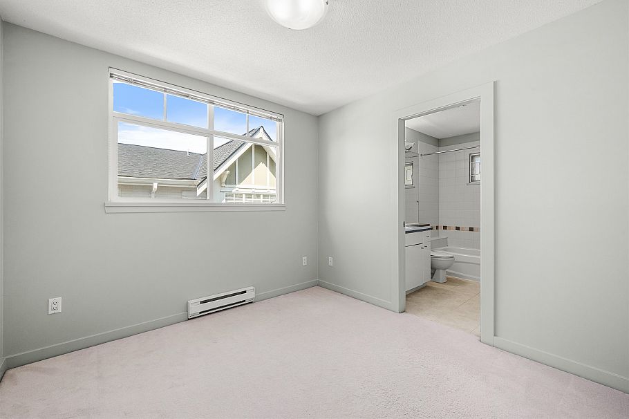 3265 Clermont Mews Vancouver, BC - 12