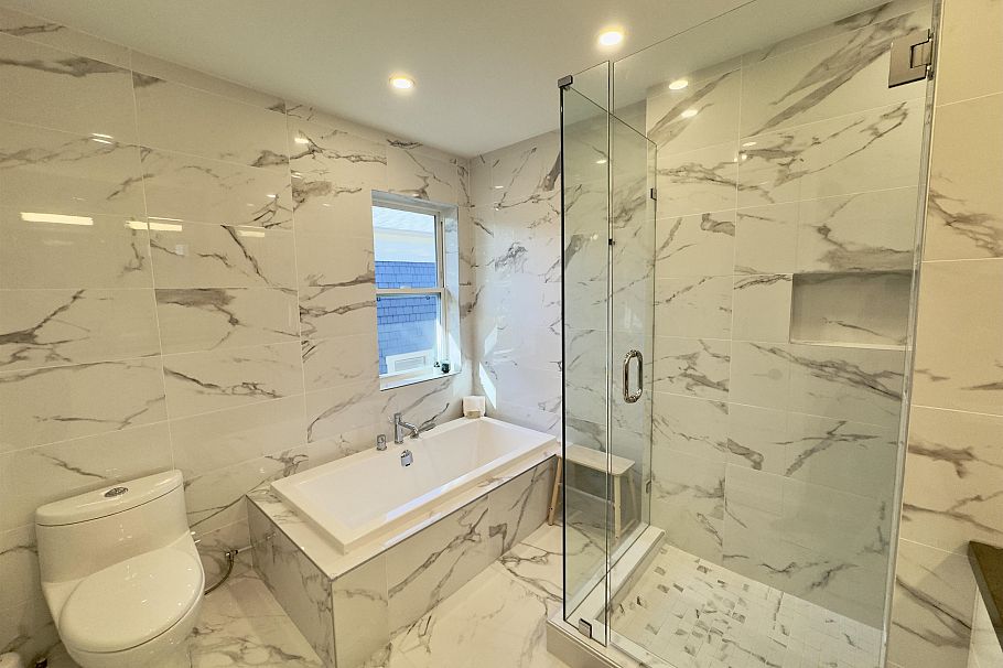 1372 E 10th Avenue Vancouver, BC - 24