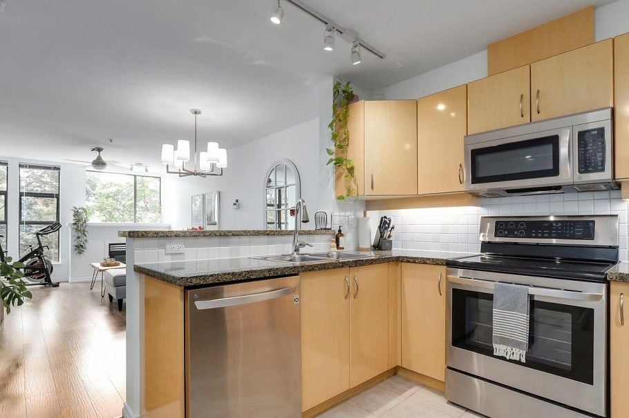 414 345 Lonsdale Avenue North Vancouver, BC - 5