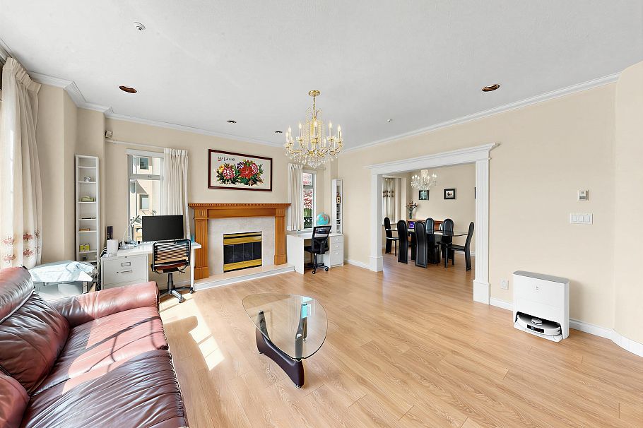7806 Montcalm Street Vancouver, BC - 3