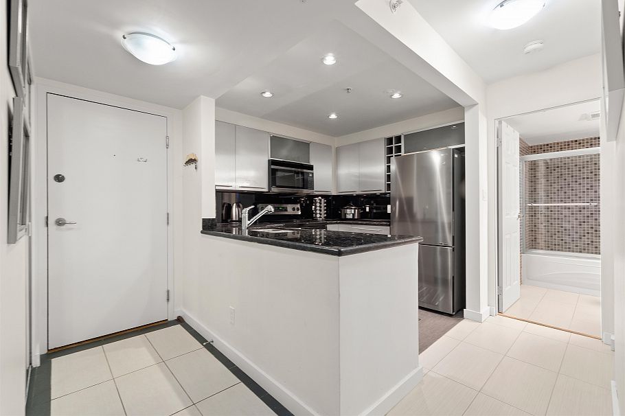 506 907 Beach Avenue Vancouver, BC - 11