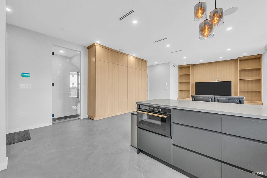 2 2091 E 20th Avenue Vancouver, BC - 9