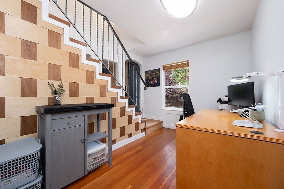 1075 Gladwin Drive North Vancouver, BC - 3