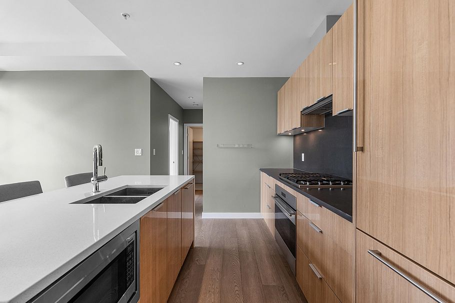 411 105 W 2nd Street North Vancouver, BC - 10