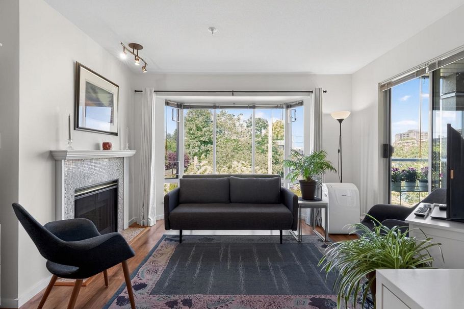 305-2195 W 5th Avenue Vancouver, BC - 1