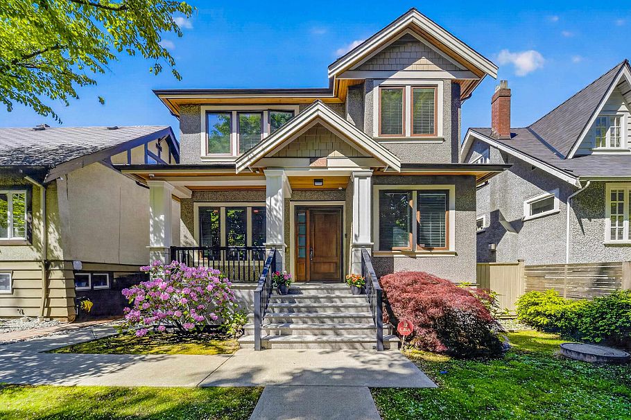 3285 W 12th Avenue Vancouver, BC - 1