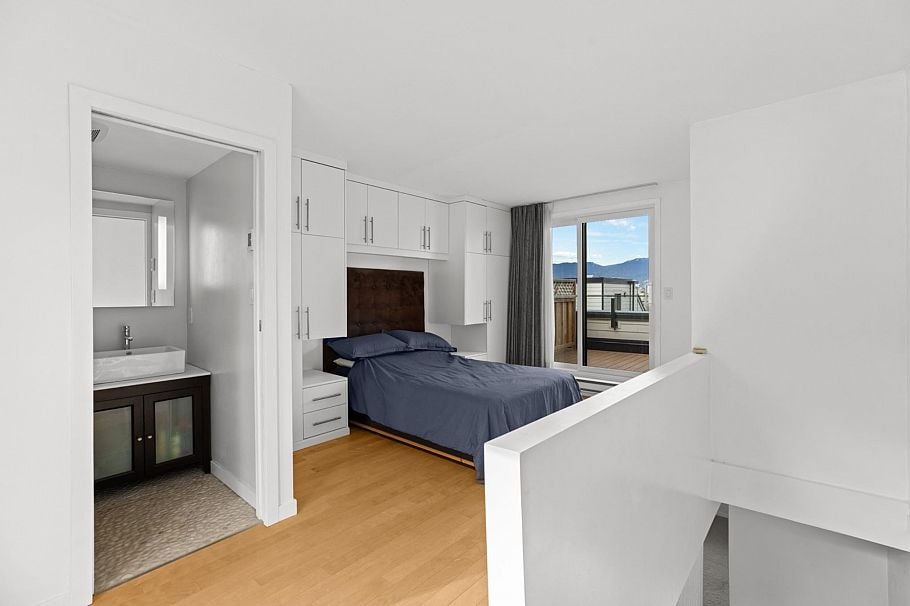 1286 W 7th Avenue Vancouver, BC - 20