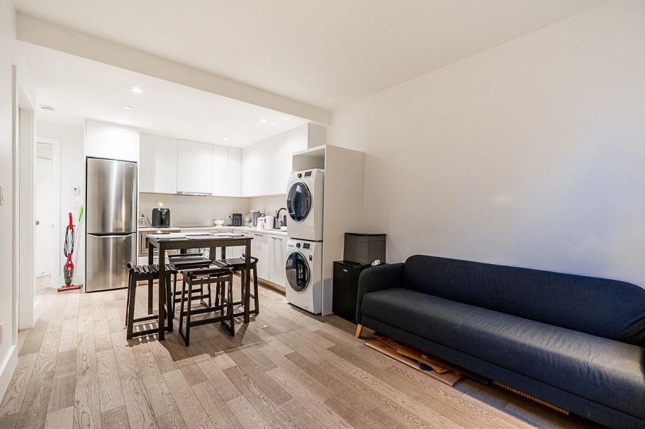 4691 W 9th Avenue Vancouver, BC - 27