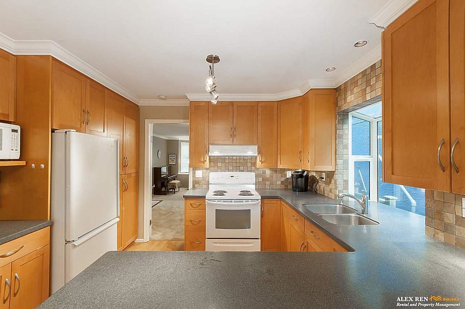 4350 W 14th Avenue Vancouver, BC - 8